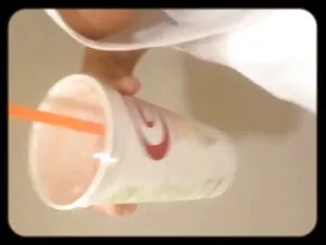 Lei mette un dildo v ...